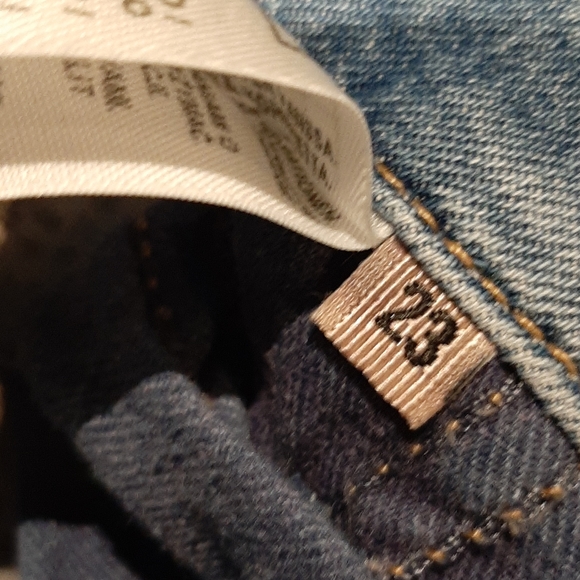Guess Jeans - Picture 9 of 10